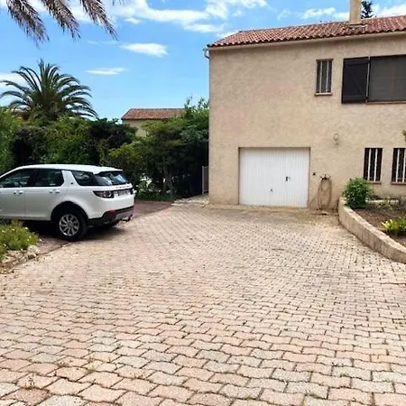 Rez De Terrasse Piscine Parking Prive Rum i privatbostad