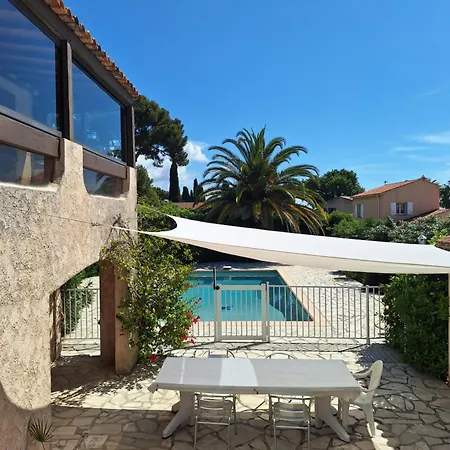 Rez De Terrasse Piscine Parking Privé Alloggio in famiglia