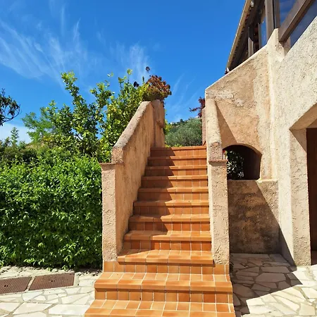 Rez De Terrasse Piscine Homestay *