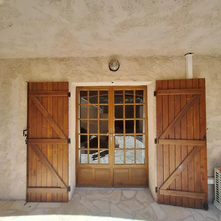 Rez De Terrasse Piscine Homestay
