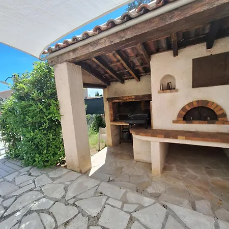 Homestay Rez De Terrasse Piscine *